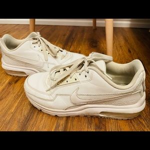 Nike Air Max shoes. Color white, Size 8.